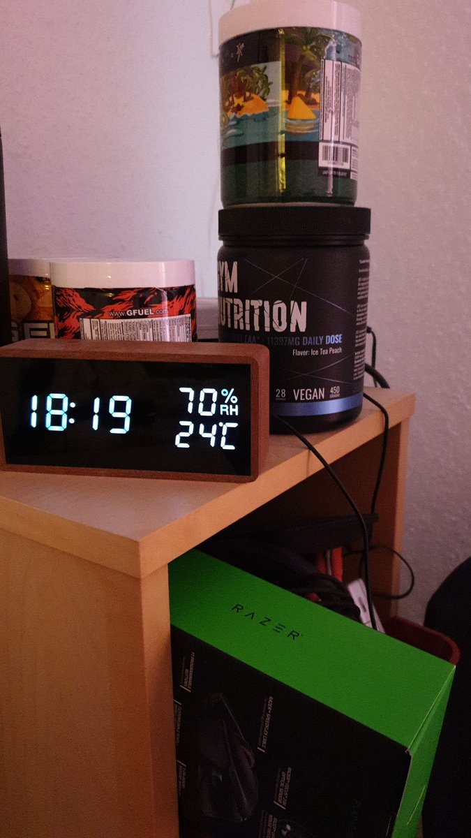 51imyyy's tweet photo. Normale Luftfeuchtigkeit in meinem Zimmer https://t.co/UlxWPO72BD