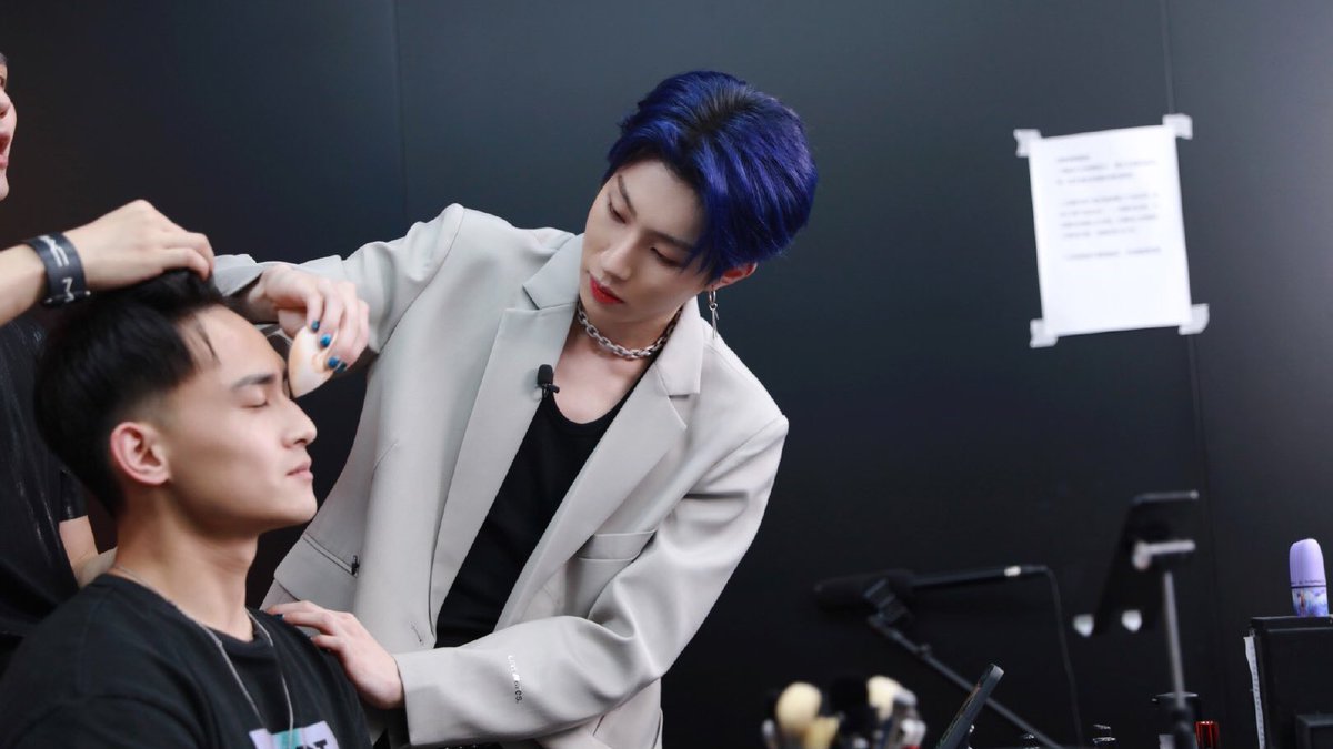 wzxfeed's tweet photo. imagine having a makeup artist as pretty as him doing your makeup... (i would cry) | 210605

🔗 https://t.co/X0VUWSRo1x

#OscarWang #奥斯卡 #王政熊 https://t.co/tsSQaiNxFk