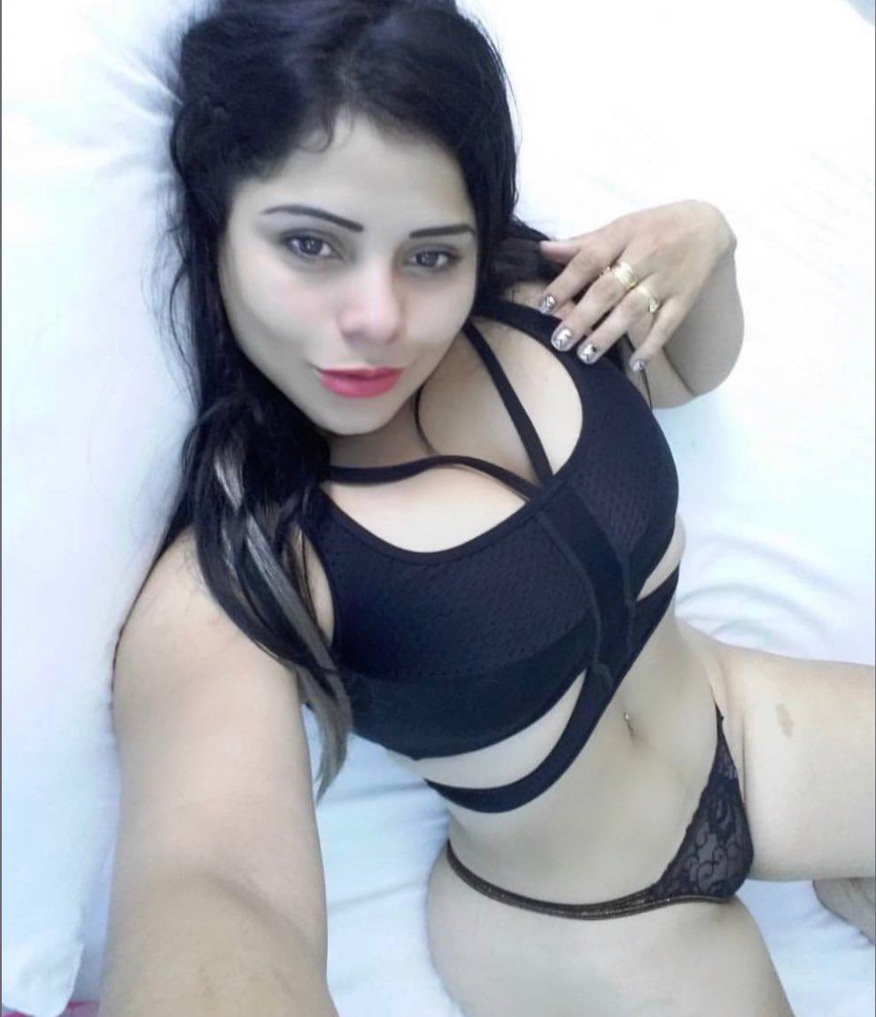 Adriana Rios in a sensual pose for Twitter