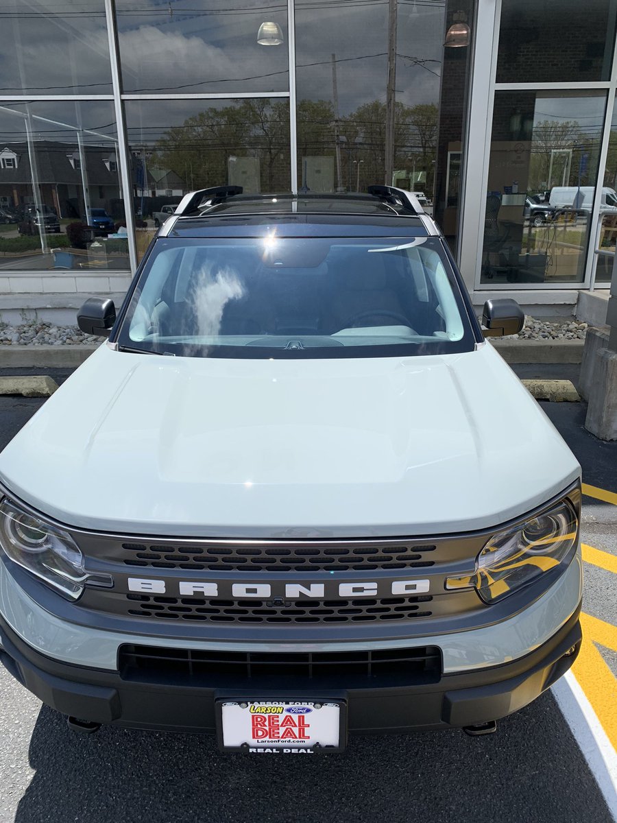 moocow4556's tweet photo. Thanks to @LarsonFord for my new ride! So excited with the @fordmotorco Bronco Sport. Looking forward to taking her around town. #FordBronco https://t.co/Zt4ZbNnnLS