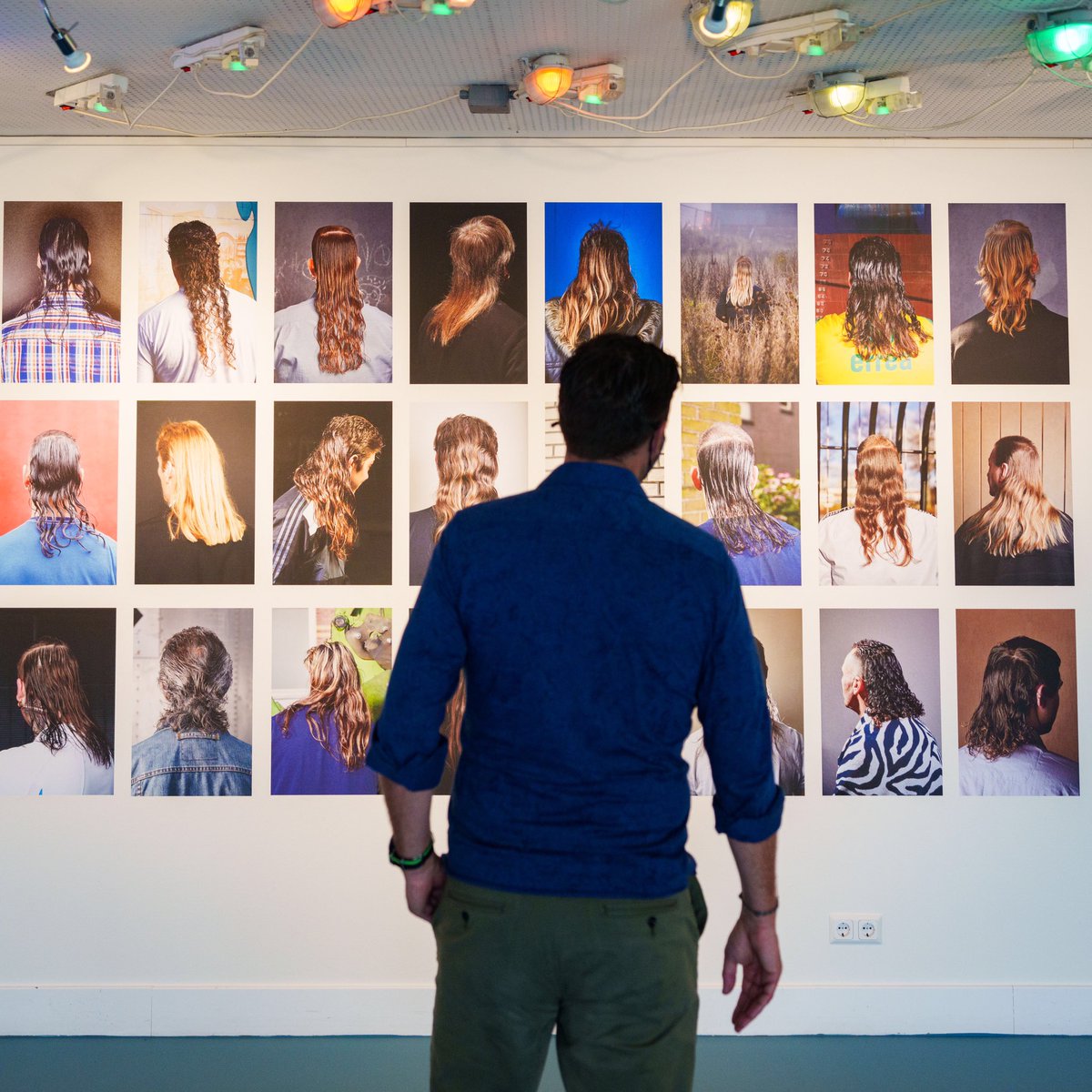 Een deur verder voor de 5e stap in het <a href="/Fotomuseum/">Fotomuseum Den Haag</a>. Daar hangt “Borealis, Life in the Woods”. Rondgeleid door de fotograaf, <a href="/NomadsLife/">Jeroen Toirkens</a> zelf! fotomuseumdenhaag.nl/nl/tentoonstel…. En pik daar dan ook gelijk de Haagse Matten mee!