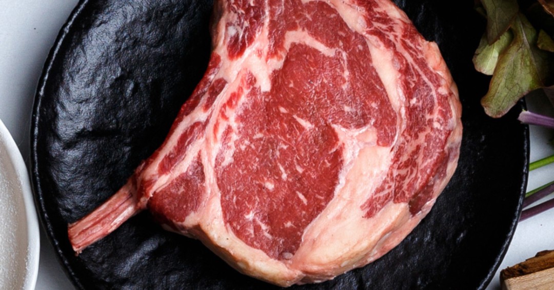 Recreate the signature <a href="/elisasteak/">ELISA</a> experience at home with premium cuts and prepped sides like Yukon Gold Potato Purée, Onion Rings and Baby Heirloom Carrots. #Toptable2U 📷: <a href="/LeilaKwok/">Leila Kwok</a>