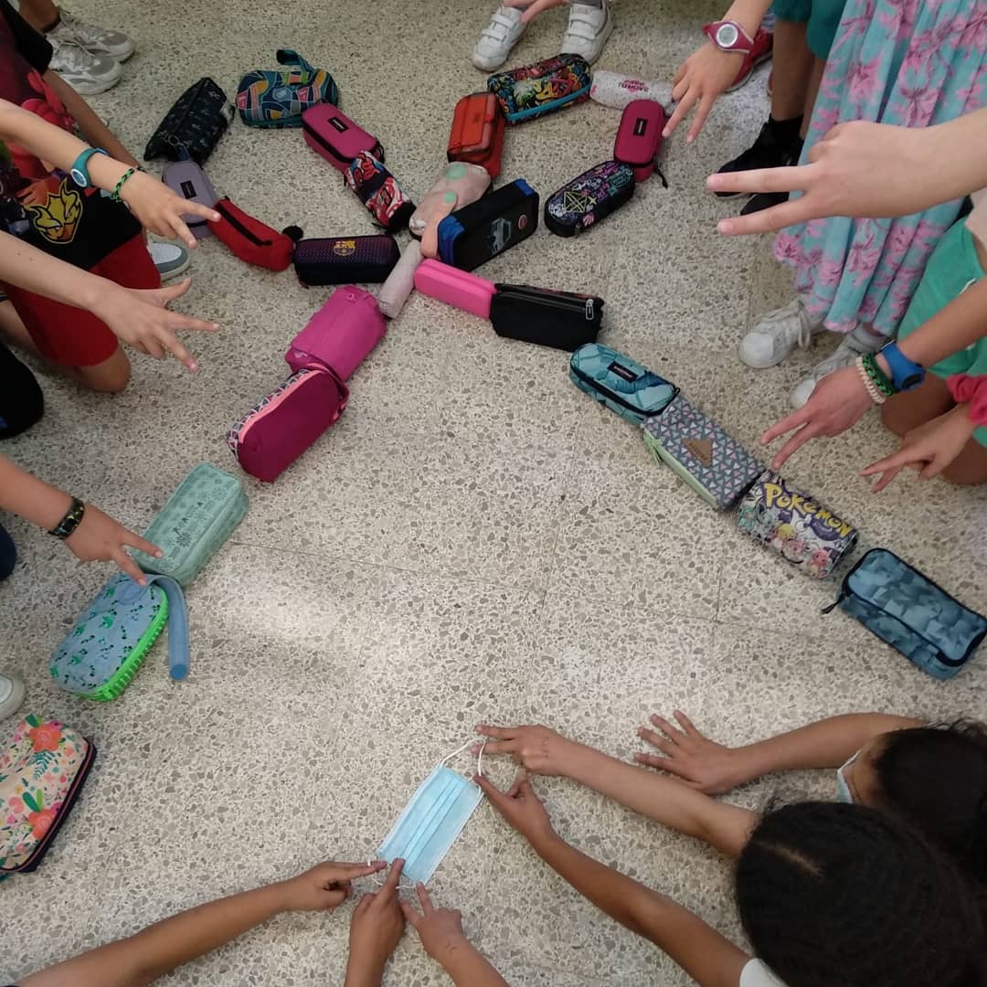 Alumnes petits, mitjans i grans s'han sumat a la campanya "Tallem les gomes". Protegim la Natura, 5 de juny Dia Mundial del Medi Ambient.
#escolaramoncastelltort #ramoncastelltort #amparc #amparamoncastelltort #igualada #escolaverda