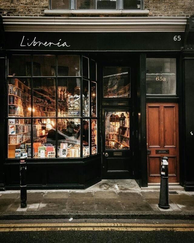 XLightOfShadows's tweet image. ⸻❛No eѕтα мυerтo lo qυe yαce eтerɴαмeɴтe y coɴ el pαѕo de loѕ eoɴeѕ, ιɴclυѕo lα мυerтe pυede мorιr ❜

❃ೃ•୭ Demigoddess.
❃ೃ•୭ Owner a bookshop.