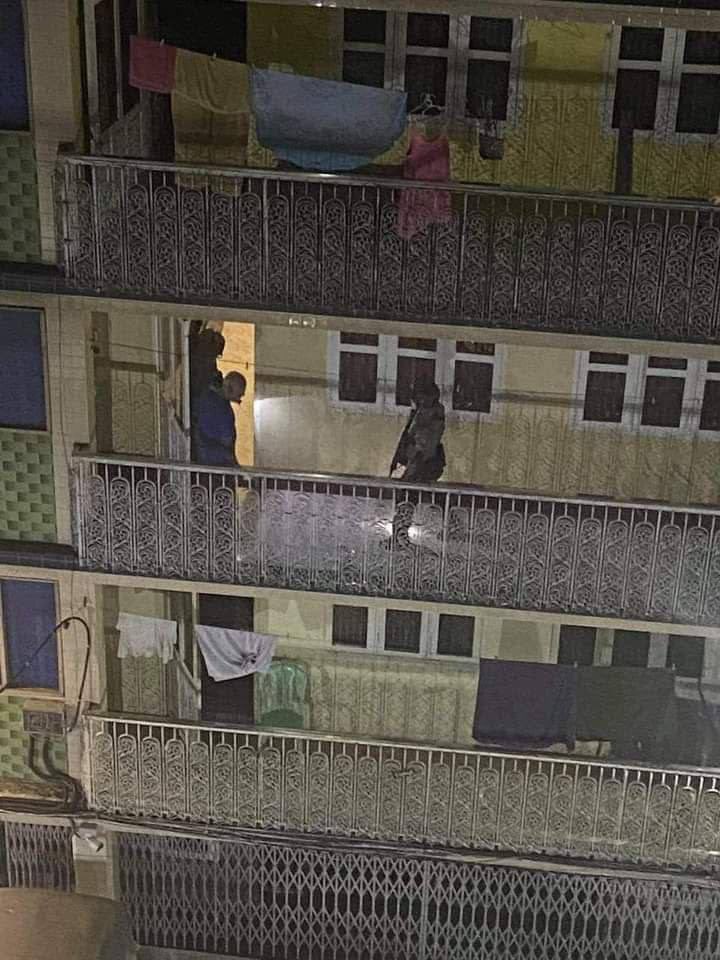 mariaszeto9's tweet photo. Around 8:30 PM, SAC invaded Pazundaung Tsp ,50th street, Yangon, audited guest list and tried to abducted civilians. Though abducting was not confirmed yet, residents said that they are trying to abduct a CDM teacher. #WhatsHappeningInMyanmar #June5Coup https://t.co/CfRNhyAtBc