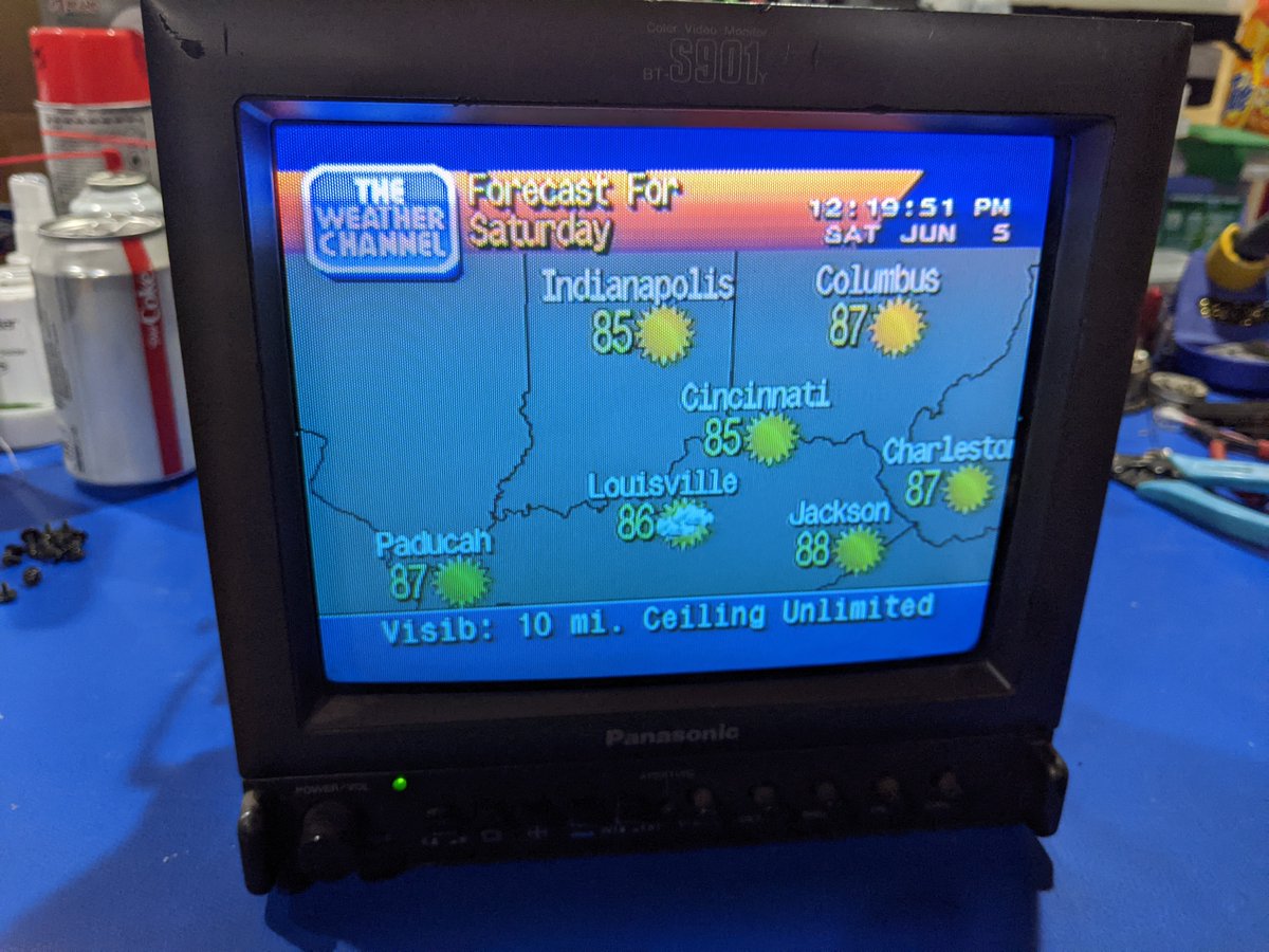 techknight2's tweet photo. Whats sexier to your inner-nerd other than seeing a #WeatherSTAR 4000 how it was intended? A broadcast monitor! https://t.co/7i3AbGzNpk