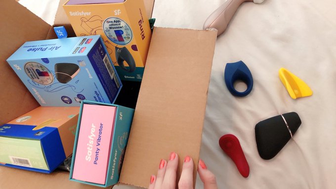 Holy moly!! Thank you @XBIZ and @SatisfyerCOM for this package!! The satisfyer pro 2 is my absolute favourite<a class="tags" href="/tag/xbiz">@xbiz</a><a class="tags" target="_blank" title="On Twitter" href="/?out=eyJ0eXAiOiJKV1QiLCJhbGciOiJIUzUxMiJ9.eyJpYXQiOjE3MjI2MTg0NzUsImlzcyI6InR3cG9ybnN0YXJzLmNvbSIsIm5iZiI6MTcyMjYxODQ3NSwiZXhwIjoxNzU0MTU0NDc1LCJyZWRpcmVjdF91cmwiOiJodHRwczovL3R3aXR0ZXIuY29tL1NhdGlzZnllckNPTSJ9.f-valVABLlkxxvQjMQkOFpVXhENL0HXPj1EaXbDtBBqZL6zy3n-dtDBEKXPJSWBtB3mU1bY-kIV6UgEGwzF9nQ">@SatisfyerCOM</a>