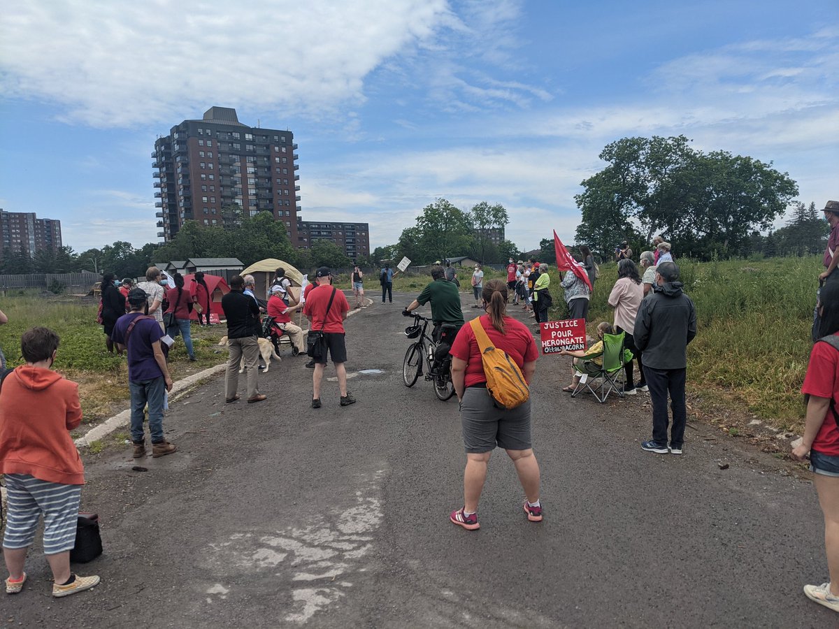 drinkamykoolaid's tweet photo. @JoelHardenONDP @OttawaACORN Great to see @JoelHardenONDP out supporting the community https://t.co/mKxkhELKTs