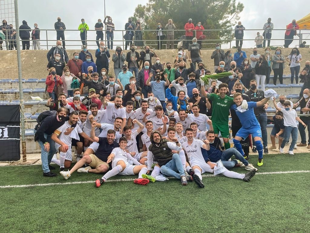 aralavall's tweet photo. ✍️CRÒNICA D'UN ASCENS HISTÒRIC A PREFERENT

⚪️⚫️@L' @ontinyent1931cf ÉS NOU EQUIP DE REGIONAL PREFERENT

👉https://t.co/ZFualu1X0P

@RobertobasBas @Quilis16 @jorgee_garcia14         
@pauet_2244 @QuicoVidal97 @Diego_Aielo     
@Iamlluisfelipe @MateoSanchis @BernabeuMico https://t.co/9uZbiqnsXE