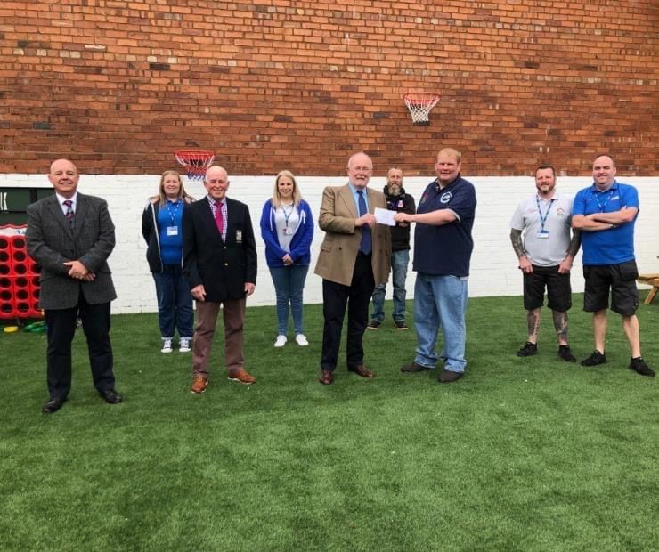 🛠 Members of Cambria Meridian Lodge raised £1,000 for Men’s and Women’s Sheds in Rhyl, which was matched by a £1,000 donation from the Provincial Grand Lodge of North Wales. 

👉 Find out more at buff.ly/3pnGui9 #Freemasons #Freemasonry.