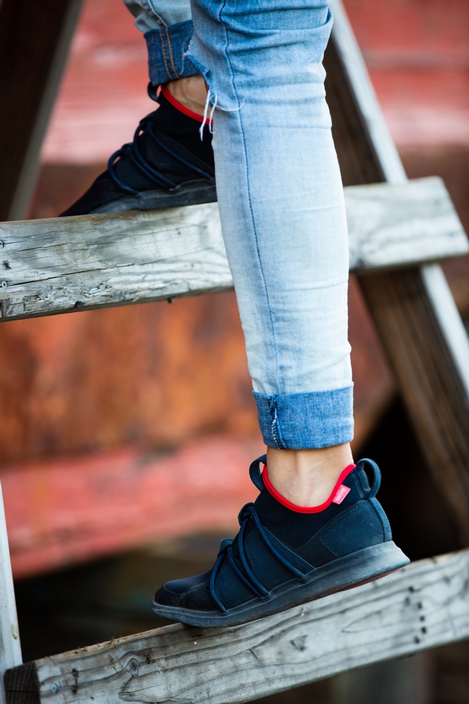 Step into comfort and style with our Rbutus EL collection 👟