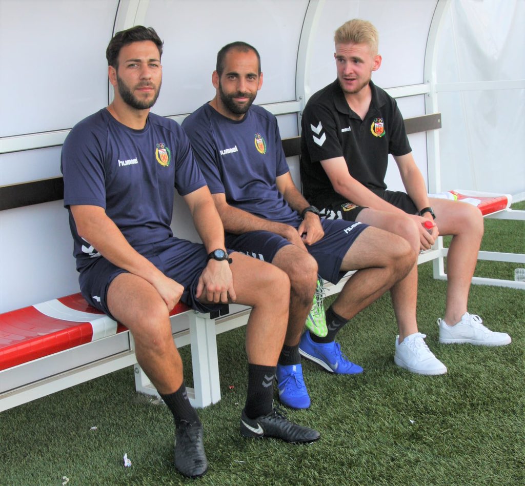 El de porteros y dos más! <a href="/marcaquilue/">Marc Aquilué Lacruz</a> <a href="/JordiGibertCano/">Jordi Gibert</a>