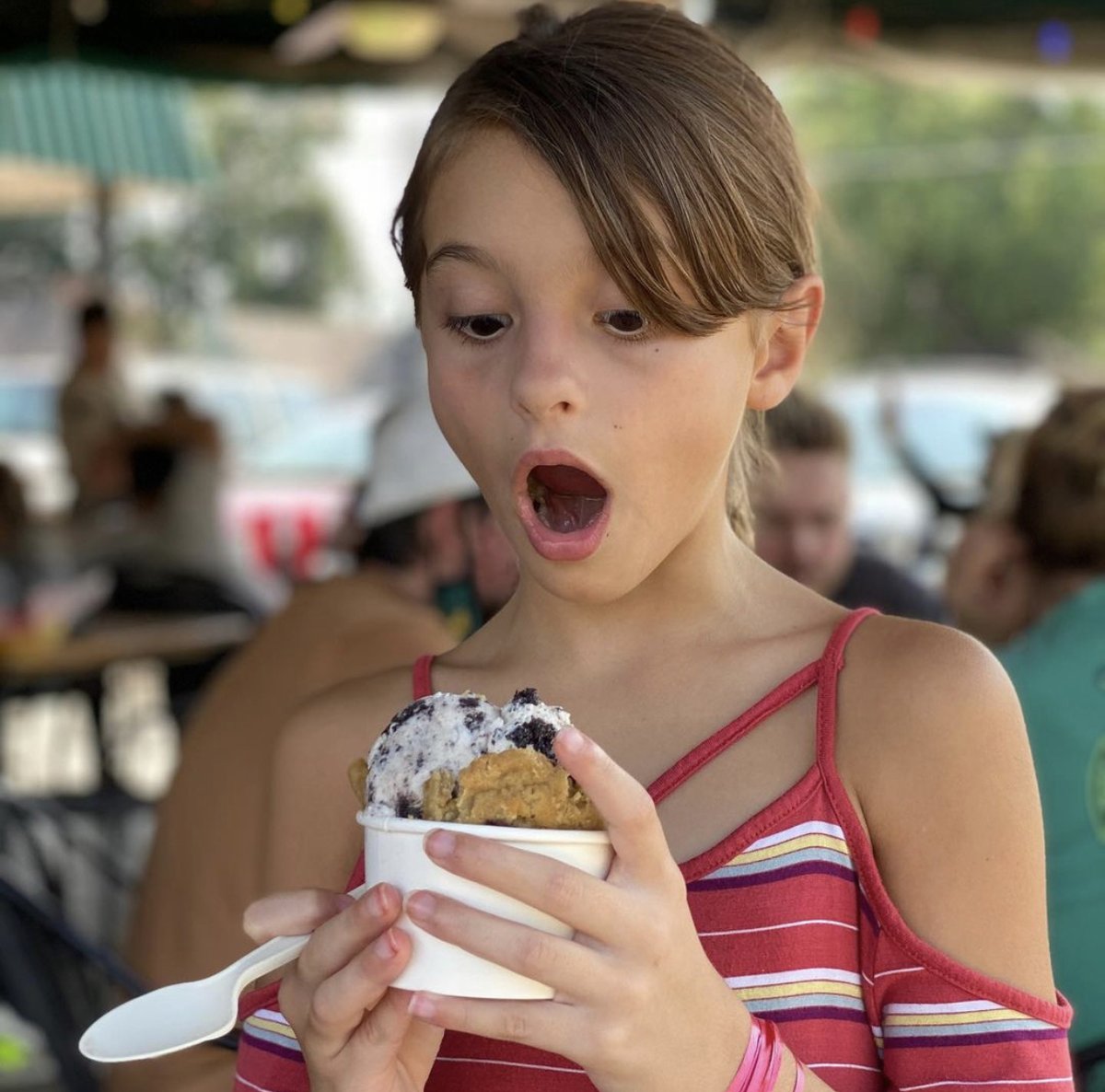 Pokey_O's tweet photo. The excitement of getting to enjoy your favorite treat never gets old! 

📸: @living_waco
#dallasfood #dallasdesserts #texassweets #pokeyos #pokeyosdallas #Icecream #icecreamsandwich #dfweats #dessertgram #EEEEEATS #forkyeah https://t.co/1HzfLiB1nO