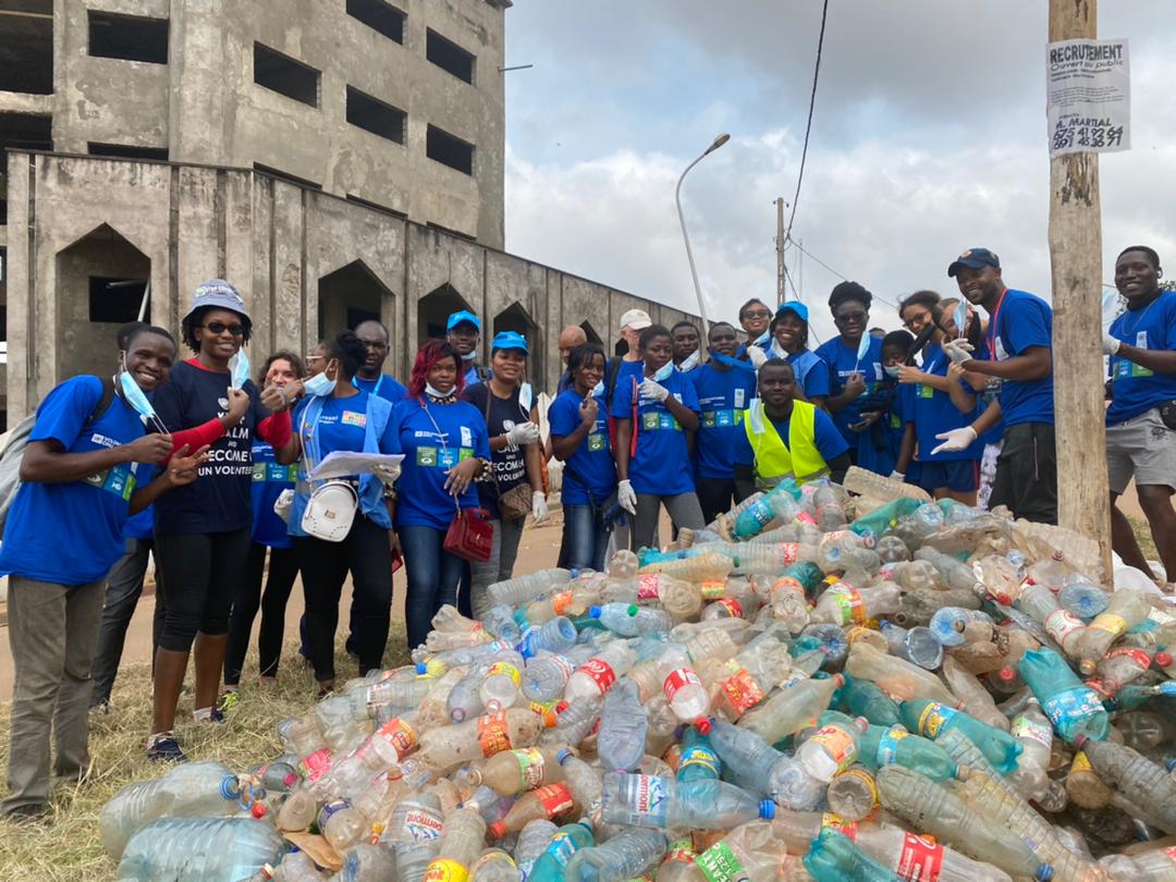 YV4SDGs's tweet photo. Today June 5, World Environment Day, we mobilized our volunteers for a #Cameroon #Plogging with @VNUCameroun
About 2000 bottles collected in the streets of Yaoundé in one hour
@lesjadd
@SDGaction @UN_Cameroon 
@UNEP @PNUDCameroun https://t.co/pQtU3UryUB
