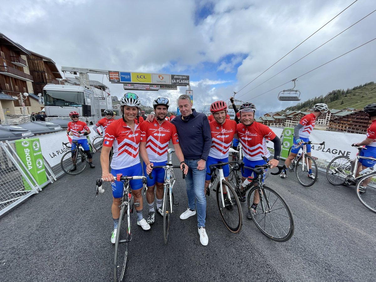 Avec le boss des commentateurs à l’arrivée du critérium ! 🔝