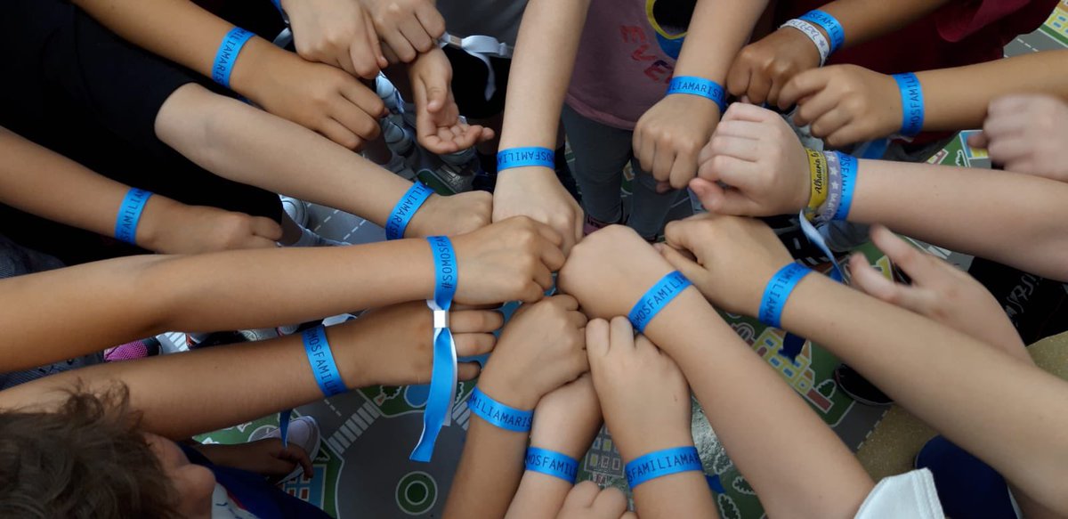 Qué gran detalle de <a href="/APAMARmalaga/">AMPA Maristas Málaga</a> con nuestro alumnado. En estas fiestas han recibido una pulsera gracias al AMPA en reconocimiento por el extraordinario año que han realizado este curso  tan difícil.

¡GRACIAS!
#SomosFamilia #FamiliaMarista #masqueaulas