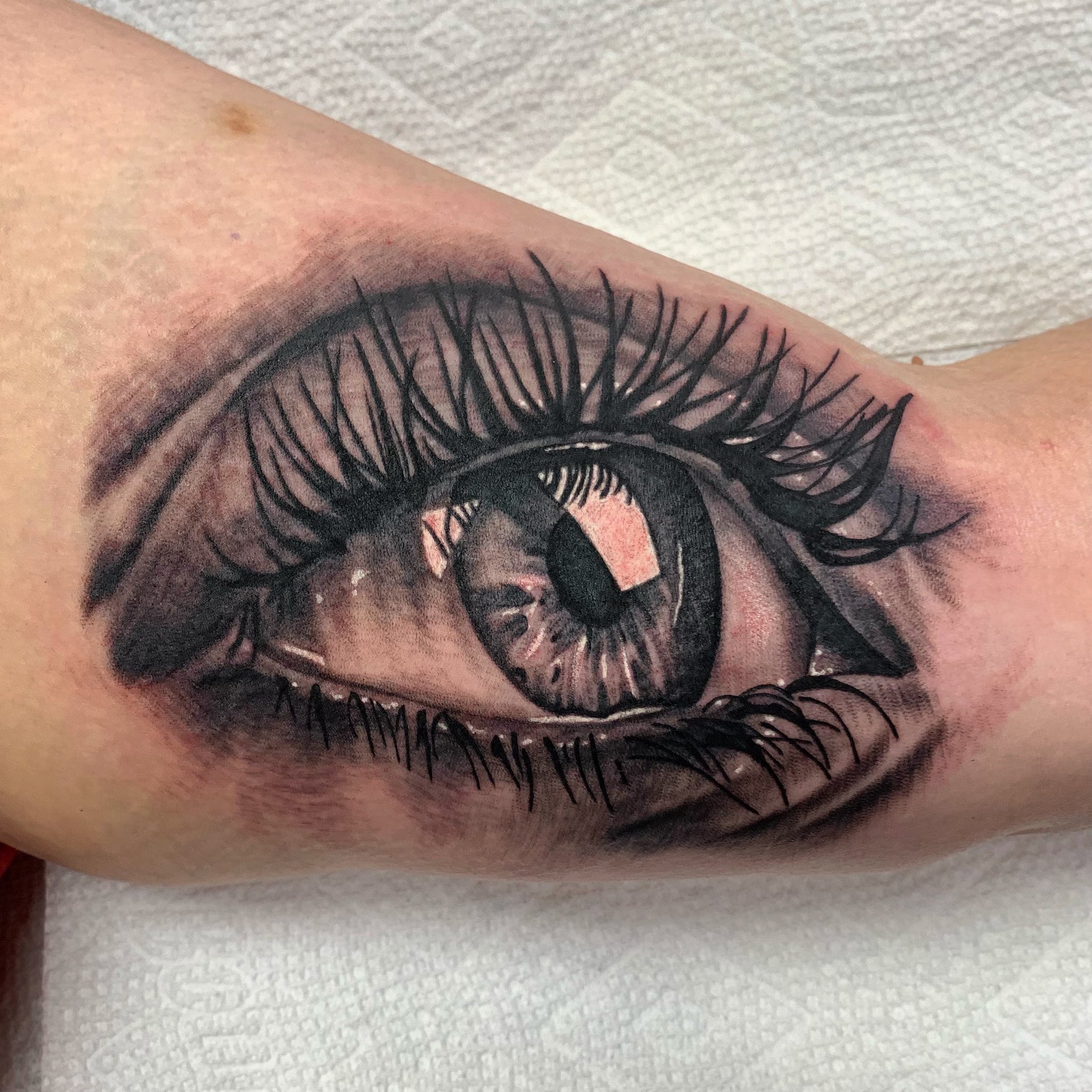 Realistic eye by Rob Jeff TattooNOW