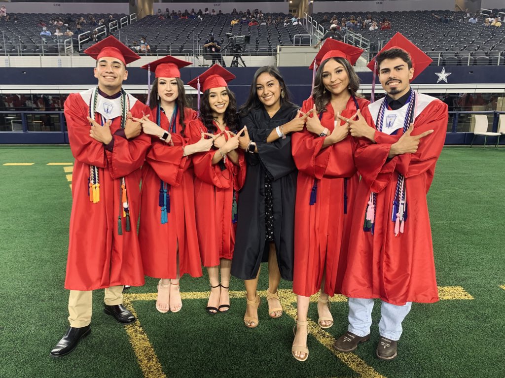 SHHSTexAnnes's tweet image. Once a Tex-Anne, always a Tex-Anne ❤️💙 Congratulations Class of 2021!!
@SamHoustonHS #sampride #alumni