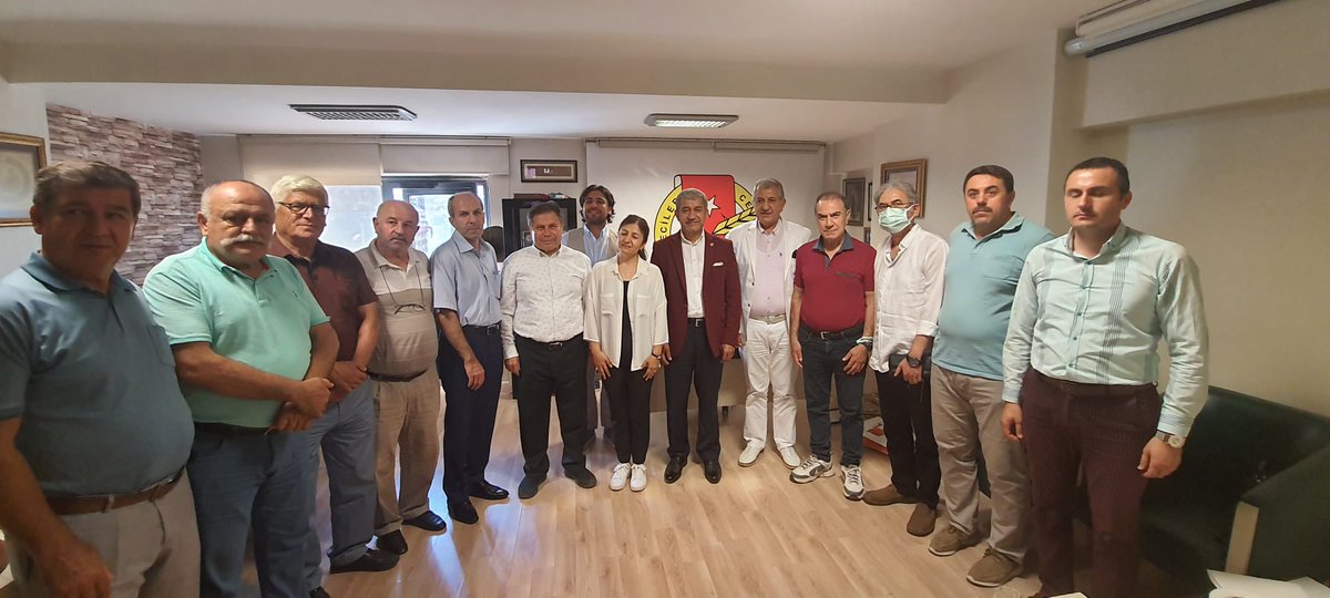 Federasyonumuzun doğu turunda son durak Kahramanmaraş. Cemiyet Başkanı <a href="/arslandeveboynu/">Arslan Deveboynu</a> ve yönetim kurulu ile mesleki sohbetimizde oldukça önemli notlar aldık. Kendilerine teşekkür ederiz. <a href="/mevlutyeni/">Mevlüt Yeni</a> @mehmettas4600 <a href="/eroloneraksu/">Erol Öner</a> <a href="/acihangir/">Ali Cihangir</a> <a href="/DuranYenign/">ahmet duran yenigün</a> <a href="/bugun/">Bugun Gazetesi</a>