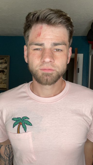 2 pic. Beard or no beard ? 😅 https://t.co/74WLPaaN5g