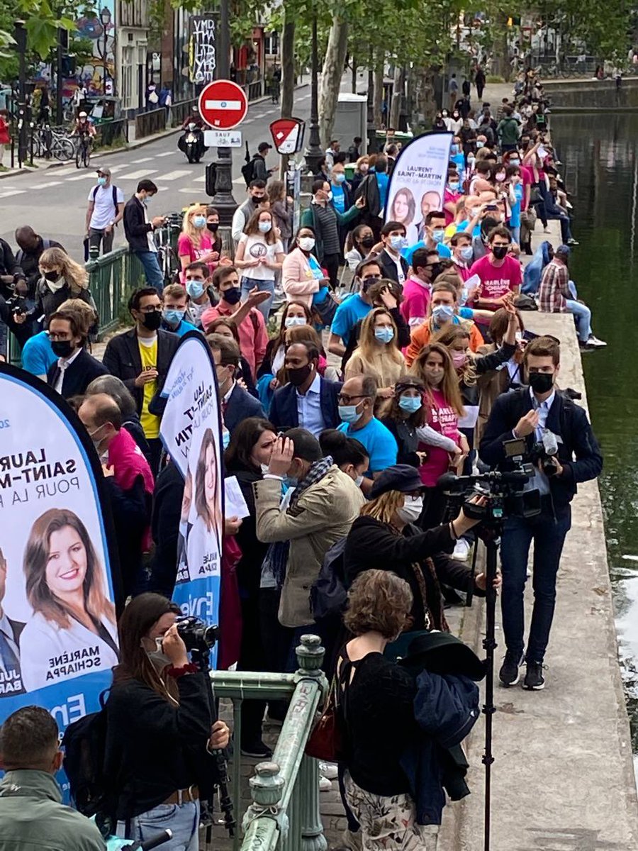 deborahpawlik's tweet photo. La surprise de juin c’est ....??@LauStmartin !!! Un flash mob ce soir qui donne la pêche au #canal avec une foule d’engagés, mobilisés comme jamais ! Big up @MarleneSchiappa pour cette surprise d’enfer pour notre candidat 🚀👍! En juin, on vote #SaintMartin  #ParisSaintMartin https://t.co/sedi8nsbI6