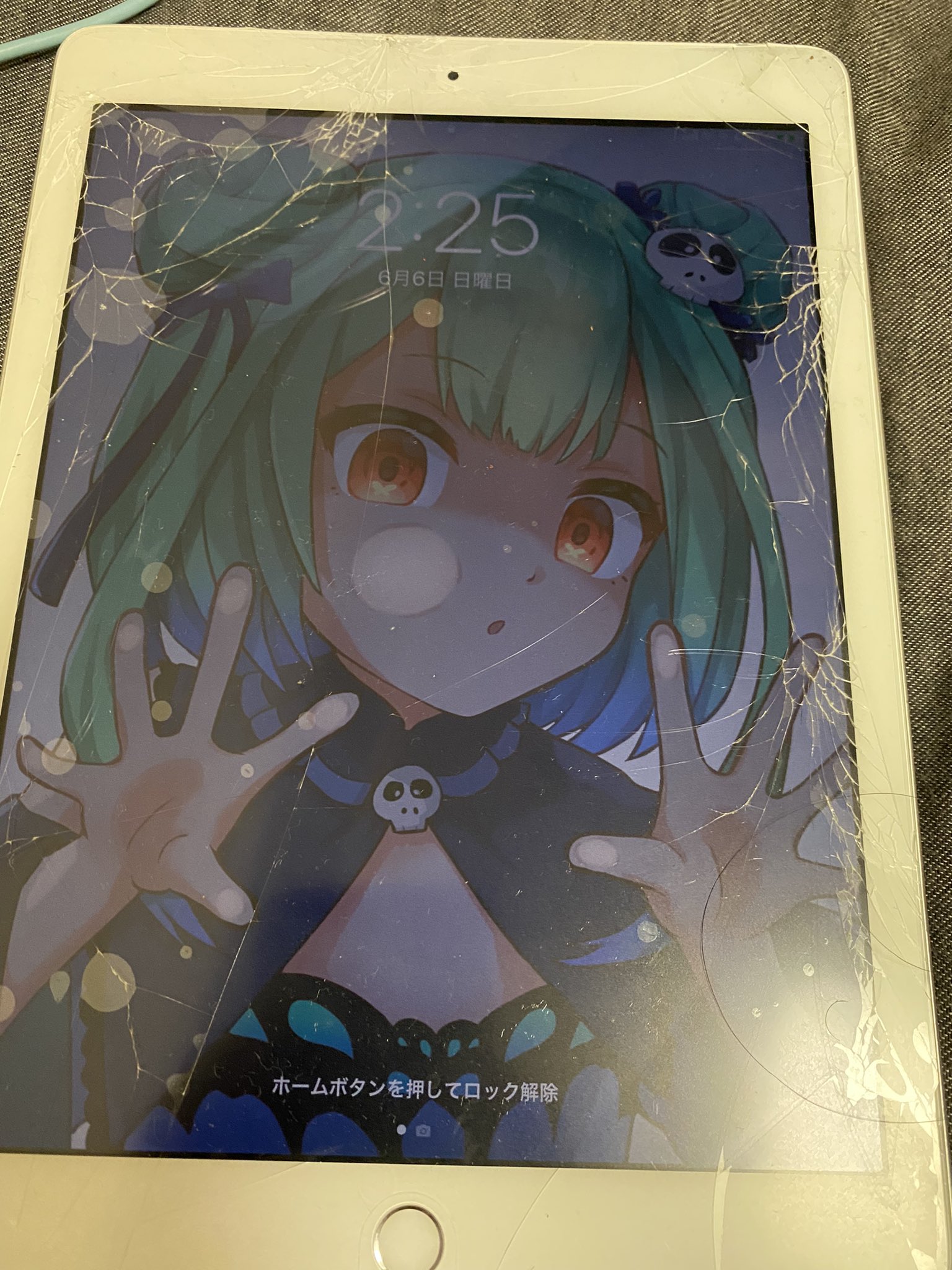 にゃまる No Twitter Simoumi 217 ちょうど良く画面が割れたipadがあったので ロック画面にさせていただきました るしあちゃんが画面を割って出てこようとしてるに感じになって良き T Co Ehne95bjpx Twitter