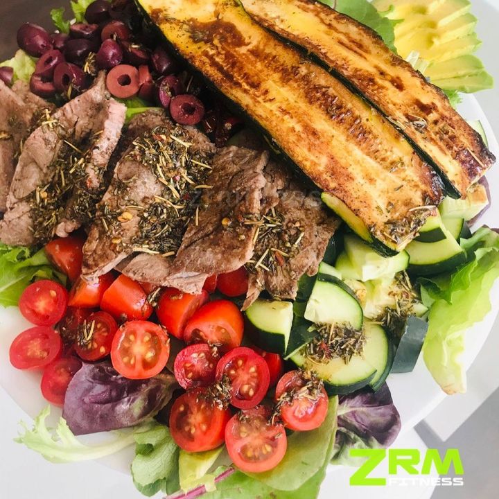 ZrmFitness's tweet photo. WHOLE30 BALSAMIC GRILLED STEAK SALAD (Recipe Below) #workout #fitness #fitnessmotivation #fitnessjourney #muscle #mealprep #mealplans #protein #gainz #makingabs #protienmeals #mealprepideas #mealprepping #mealplanning #mealplan #eatclean #eatcleanfood  #instahealthy  #instamotiva https://t.co/Xm1P8HR1HD