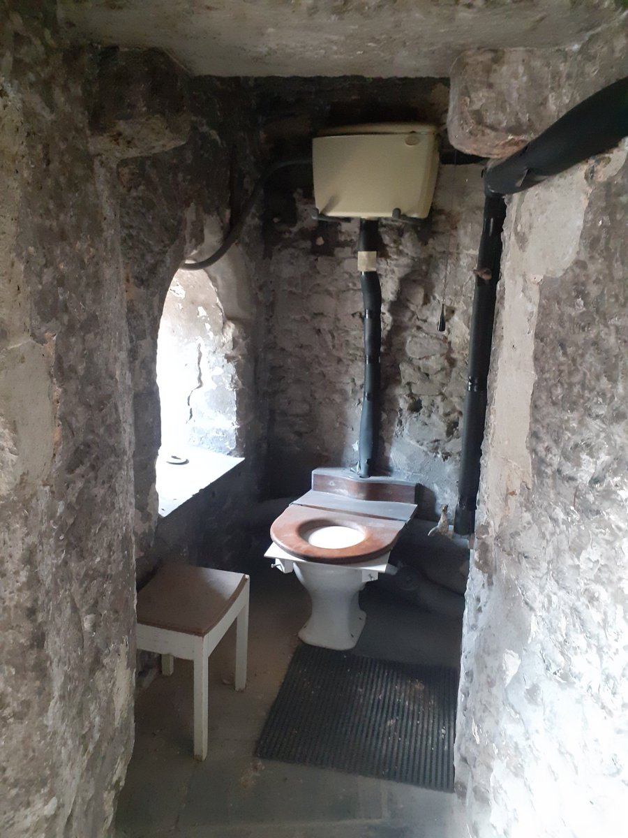 ExBeefeaterDave's tweet photo. Anyone like to hazard a guess which @TowerOfLondon 'guest' this was installed for? #SaturdayThoughts #London https://t.co/sCcxzcV6F9