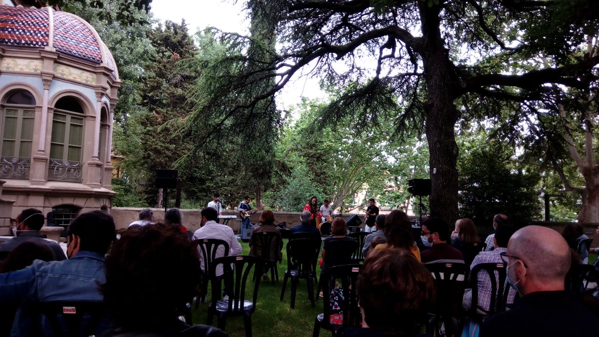 Jordi Vilarrodà (@jordivilarroda) on Twitter photo El funky poderós i vital de <a href="/PaulaPeso/">Paula Peso</a> en un jardí idíl•lic, el de la Casa Ricart #ElSoDeLesCases #Vic El funky poderós i vital de <a href="/PaulaPeso/">Paula Peso</a> en un jardí idíl•lic, el de la Casa Ricart #ElSoDeLesCases #Vic