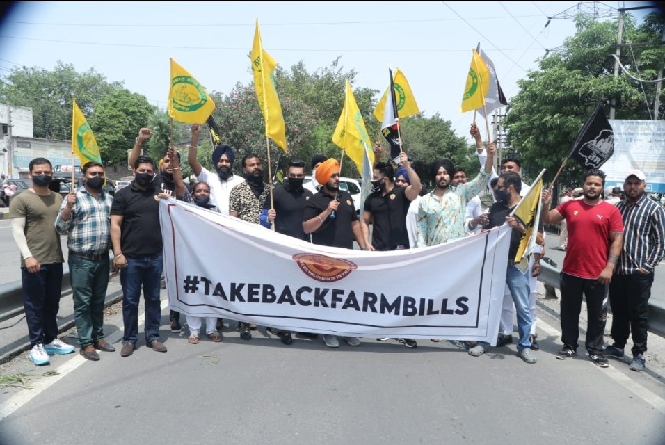 dhattyvf's tweet photo. #kisanmajdooriktazindabad#HealthSystemCollapsed #farmersprotest#boycottEVMs#boycottfarmersbill #takefarmerbillsback #youthmorchajalandhar# #youthwithfarmers #alwaysstandforrightthings #standforunity #standforgrowth #satisfaction #standforyourself#Covid-19#Pandemic#Corona https://t.co/n9sxYSdnas