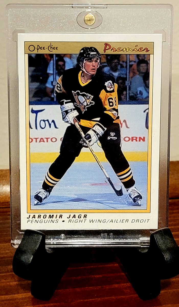 Giveaway 27. Future HOF'er Pittsburgh Penguins great RW Jaromir Jagr. 

One winner will get this really nice 1990-91 OPC Premier RC. Good luck!

Follow if you are not, retweet and like for a shot. Winner announced tomorrow night 8pm EST 6/6