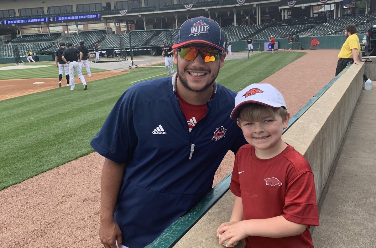 NJTechBaseball's tweet photo. Jared Kacso: GREAT pitcher, better human 

Shoutout to @theKACShow for making this little guy a Highlanders fan for life! https://t.co/Gn1CepHTxW