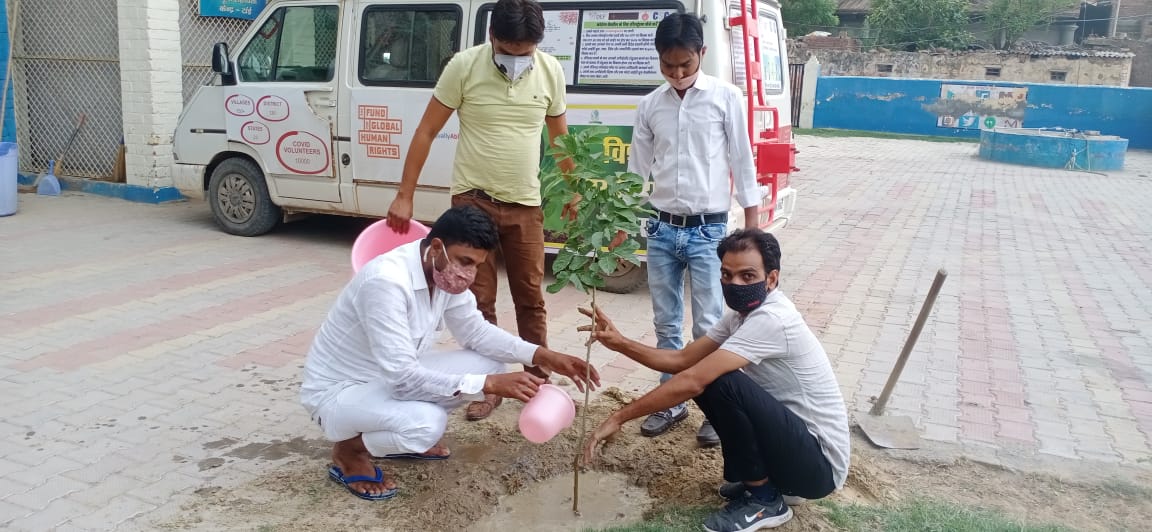 AlamkhanPardhan's tweet photo. पर्यावरण का रखें ध्यान
तभी बनेगा देश महान।
आज विश्व पर्यावरण दिवस के मौके पर आज अपने सीएससी सेंटर पर पेड़ लगाए।
शुक्रिया
आलम खान मेवात
#WorldEnvironmentDay2021
#Csccandothis
@dintya15 @ashi_apple @cscharyana @Prabhjotsidhu85 @arif_rajaka @parveendhm @Districtnuh https://t.co/GbsfTF94os