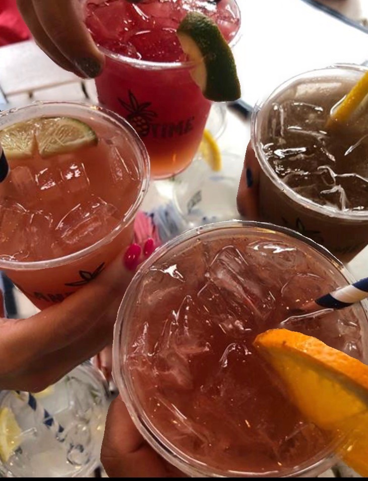 Ladies 🥗 lunch!
Always ends up like this!🍹
Cheers to Saturday!😎☀️🌊
#saturdayfun #friends #hotout
