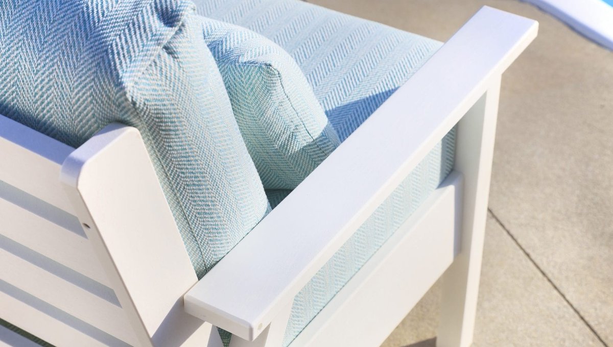 cottagespot's tweet photo. simple, sleek, &amp; contemporary 🌱

#CottageSpot #WaterToys #OutdoorFurniture #CRPlastics #RaveSports #Aquaglide #Muskoka #KawarthaLakes #CottageSeasonIsHere #CottageLife #Canada #SmallBusiness #ShopLocal #RecycledPlastic #MuskokaChair #AdirondackChair https://t.co/n2so6rZOTl