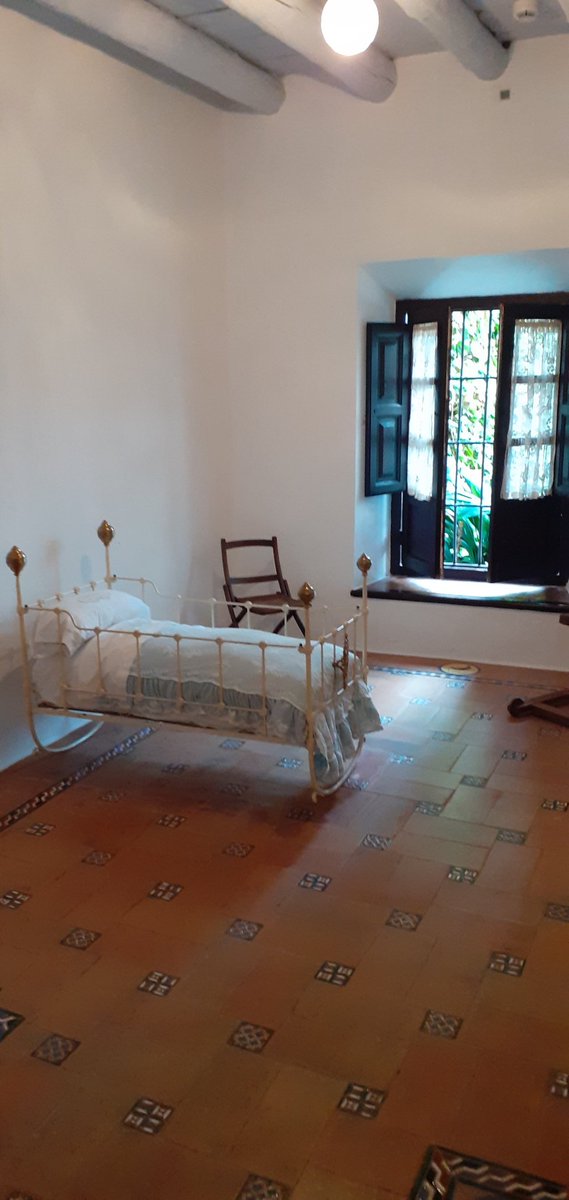 VictorFdez_'s tweet photo. La cuna de Lorca hoy hace 123 años. Esto ahora mismo en @MuseoCasaFGL https://t.co/Aq7UAdE0wx