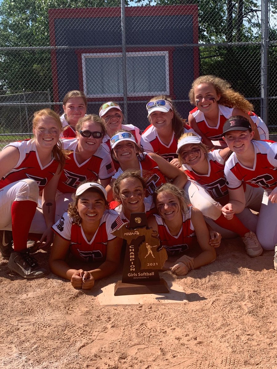 Churchillsoftb1's tweet photo. #carrytheshield #2021districtchamps https://t.co/SSlqQtlr7j