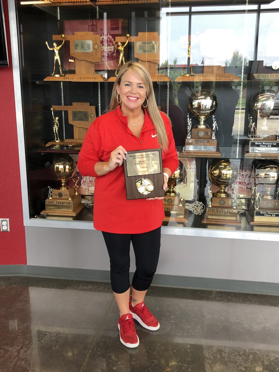 MustangWBB's tweet photo. OGBCA Regional Coach of the Year @OGBCA1 🏀❤️ @coachbass25 https://t.co/5RO12ndDOF
