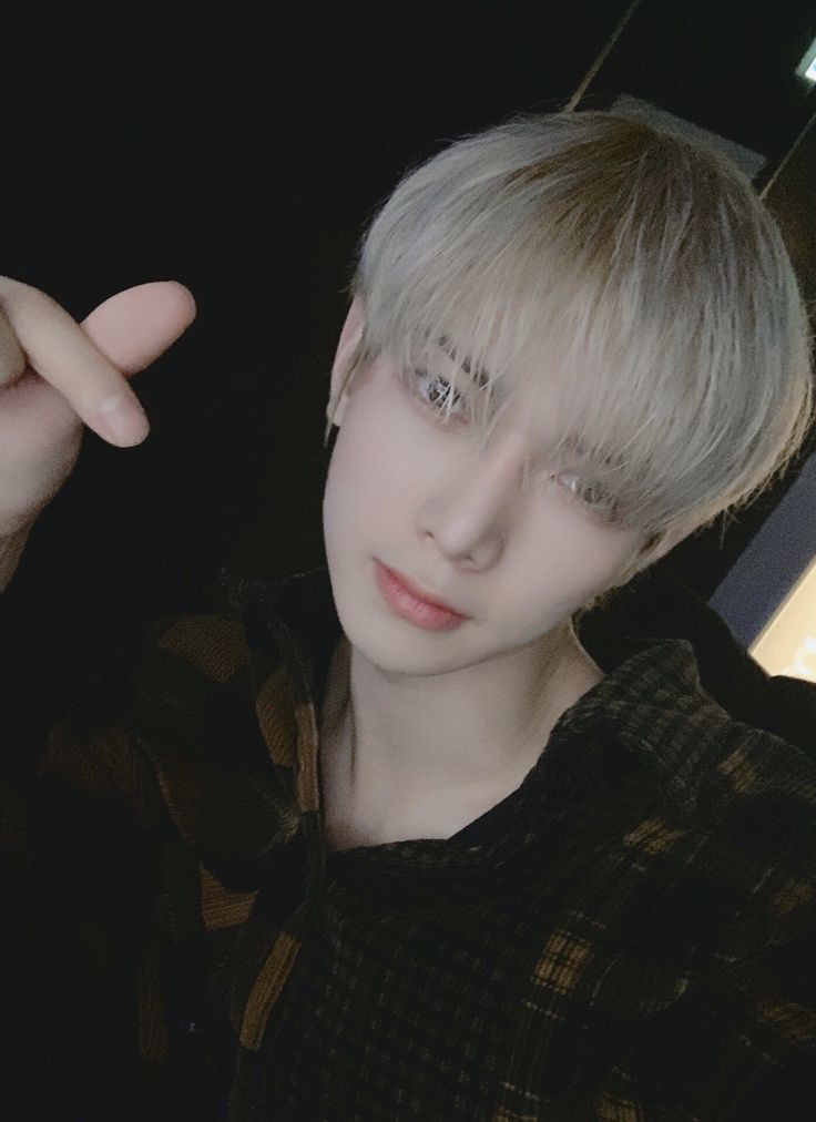 DiarioHongjoong's tweet photo. 🔔» Interação Social
   #AURORA_CLASS 

→ Letra:  M

Comentem aqui palavras com M utilizando as tags #ATEEZ , #에이티즈 , #エイティーズ e marcando o @ATEEZofficial 

⏰ : até 20:20

- Berry🍓 https://t.co/OyHlUJPByR