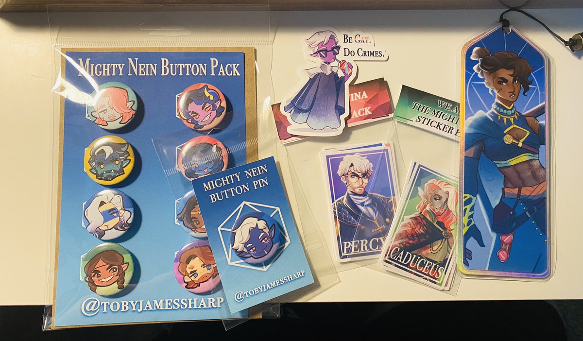 TobyJayArt's tweet image. To celebrate 7k followers here and 1k sales in my store, I wanna do a CR themed merch giveaway for my followers! 

Retweet this post and be following me to enter. Ends June 30th

3 signed prints, M9 button pack + Essek, VM and M9 sticker packs, Essek Sticker, and Beau Bookmark!