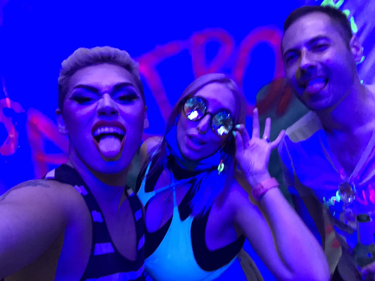 kaojenn's tweet image. Artpop. Artpop. ArtpoOoOOOOop! #artpopweek #artpopact2 @MrMsADRiEN @ChrisLamberts @ladygaga