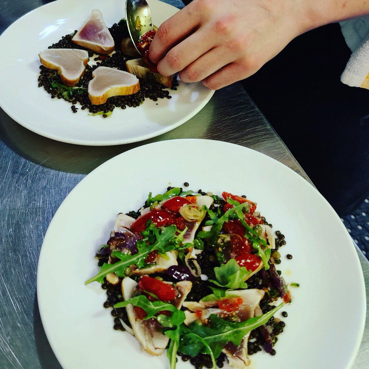 LaBuca1's tweet photo. Seared Albacore Tuna, beluga lentils, olives, tomato, E.V.O.O 👌👌 #albacore #pescedigiorno https://t.co/H2feuglz09