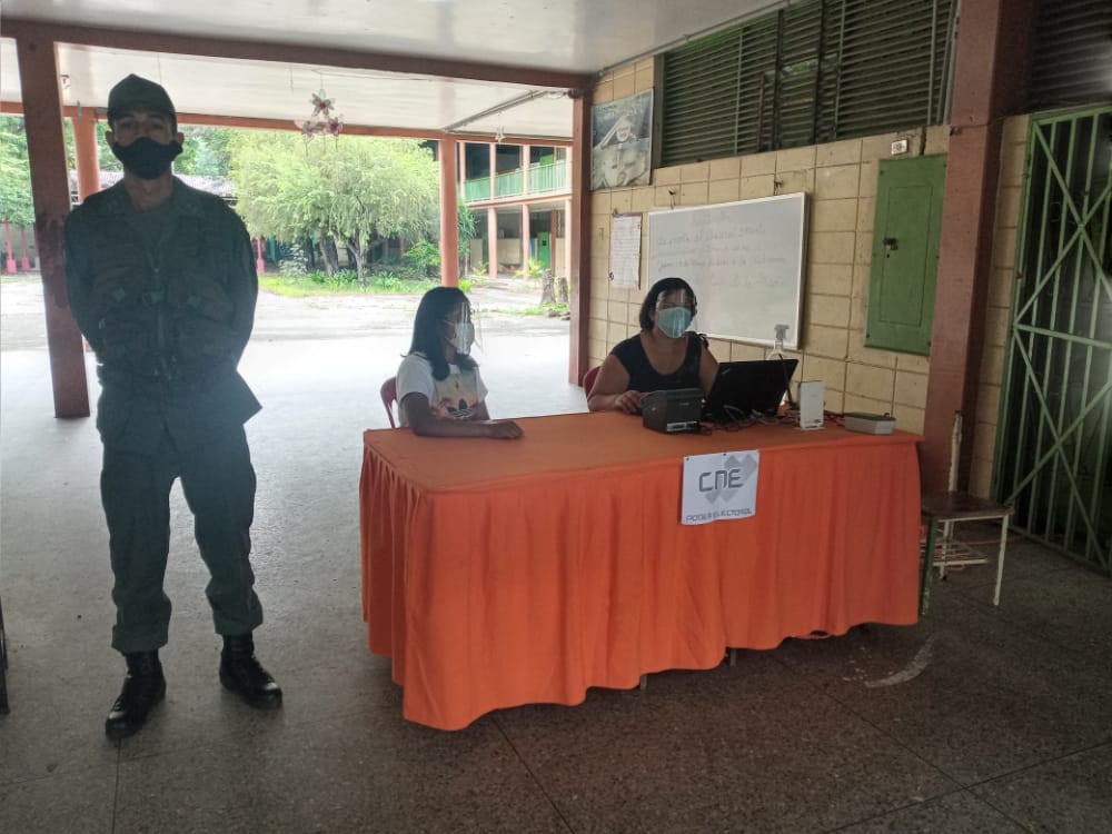 Carabobo se mantiene activos con Jornada de Registro Electoral. 

Horario de funcionamiento
 8:00am a 2:00pm. 
De Lunes a Domingo

Los puntos los podrán ubicar en el portal  del CNE.