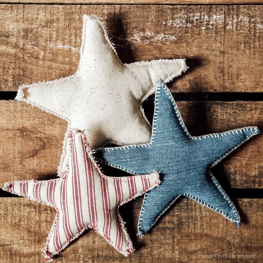 Getting excited for the 4th? ❤️🇺🇸💙 With less than a month til the big celebration, I just shared the steps to make these DIY farmhouse fabric stars on <a href="/HomeTalk/">Hometalk</a> 

Full project: hometalk.com/44410491/patri…

#patrioticdecor #farmhousecrafts #4thofjuly