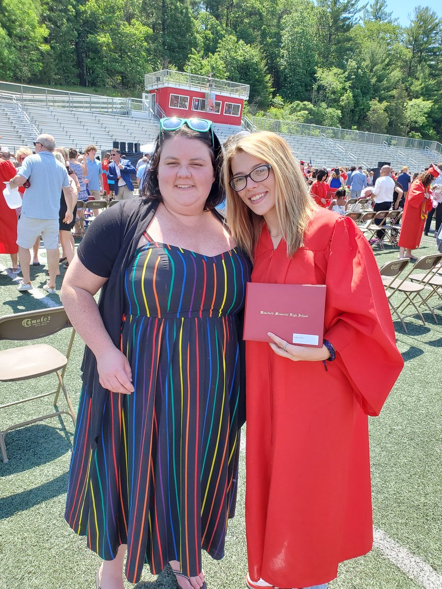 MsChrisosWMHS's tweet photo. So proud of these kiddos. Warm but beautiful day for graduation 💚💜 https://t.co/1qG3pNEIJ2