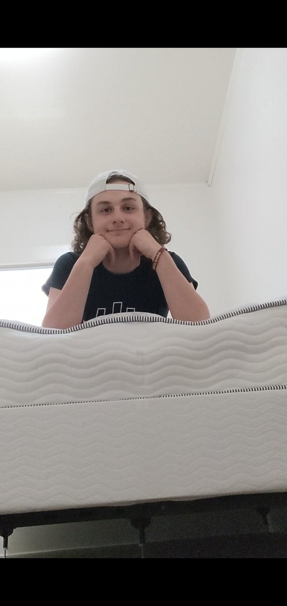 MasonMandolfo's tweet photo. New bed. Who dis? https://t.co/YNvEM5U8eR