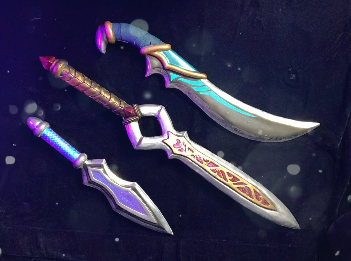 CheeseCakePand1's tweet photo. I have a new video up! This one shows you how to make cool fantasy daggers like these methods!

https://t.co/TWrmsCMPFj

Worbla used in this video kindly provided by @WorblaNA 
#daggers #fantasy #propwork #cosplayprop https://t.co/35BXYnhDtW