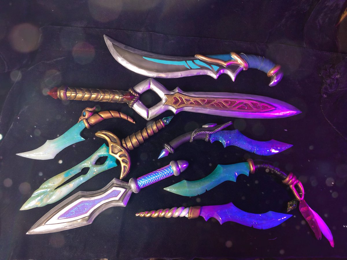 CheeseCakePand1's tweet photo. I have a new video up! This one shows you how to make cool fantasy daggers like these methods!

https://t.co/TWrmsCMPFj

Worbla used in this video kindly provided by @WorblaNA 
#daggers #fantasy #propwork #cosplayprop https://t.co/35BXYnhDtW