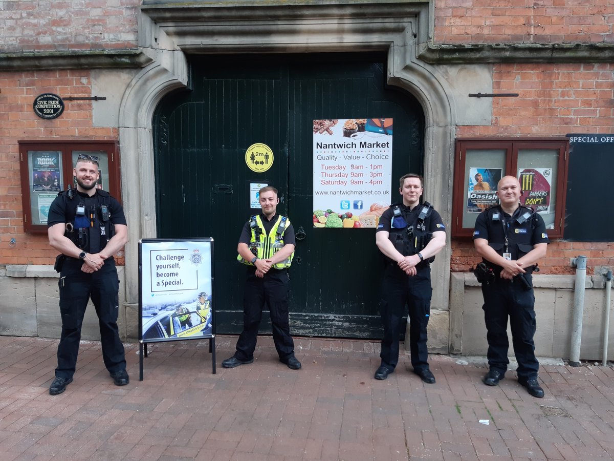 CheshPolSC's tweet photo. #CIP team rounded off the Saturday for #NationalSpecialsWeekend by visiting @PoliceCrewe 3 of their specials are working late shifts helping support response who are short of staff.
They have already attended a number of emergency incidents before meeting up with us.
#SCThankYou https://t.co/VV1ozLGD6d