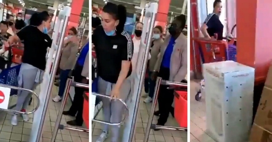 le_Parisien's tweet photo. • À Annemasse, une cliente de Carrefour a été filmée en train de proférer des insultes racistes envers une employée

• Carrefour a annoncé porter plainte après cette violente séquence devenue virale

➡️ https://t.co/1goxUKDbAe https://t.co/xytJCqoeKg